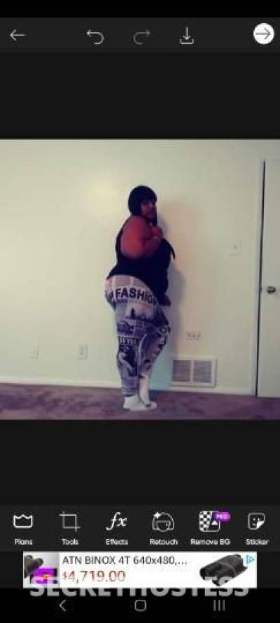 45 year old French Escort in Memphis TN lookin for headhunters