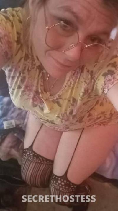 Hungry boys definitely delicious thick curvy type of MILF in Bloomington IL