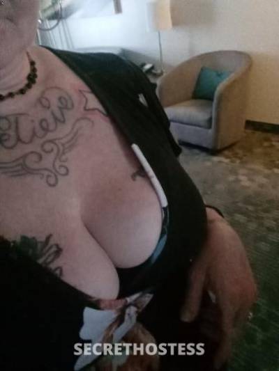 This sexy white girl would love your company in Kansas City MO