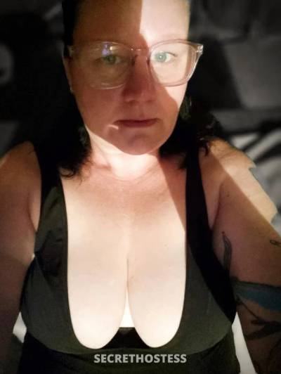 Busty aussie in need of some help in Perth