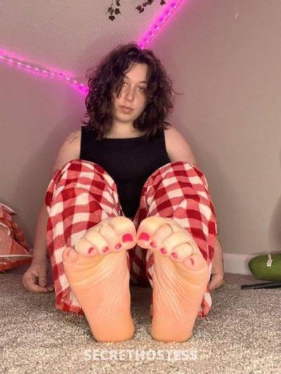 24 year old Escort in Fargo ND Eat my pusssy Or Anal Snapchat me on Sophie0245 Fuck My Ass 