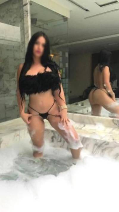 28 year old Latino Escort in Los Angeles CA Desespampanante latina nueva y dispuesta a pasarla super 
