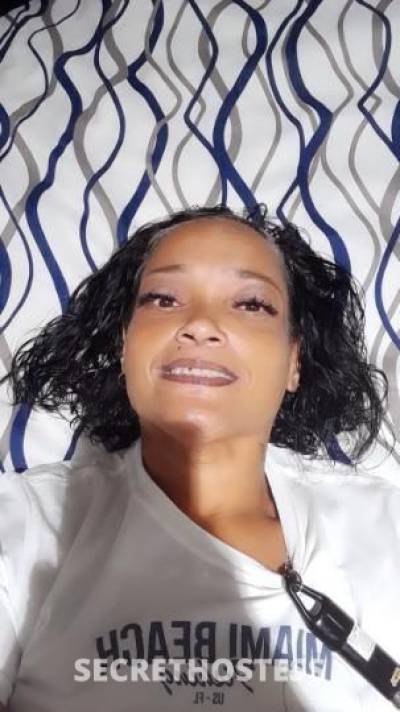 49 year old Escort in Miami FL freaky older woman looking to have some fun. Mujer mayor 