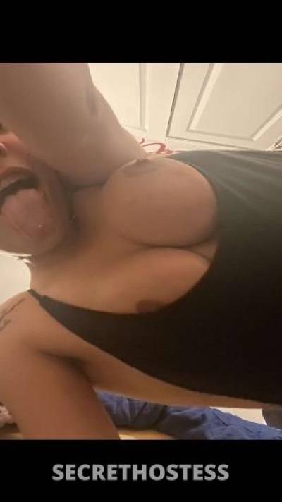 22 year old Escort in Wilmington NC freaky lightskin ready to play