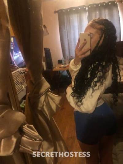 21 year old Escort in Staten Island NY NEW TOYS FOR FT SHOWS AND CONTENT TAPIN NOW !!! TWITTER 