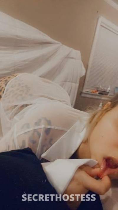 21 year old Latino Escort in Indianapolis IN Girl next door with a naighty twist