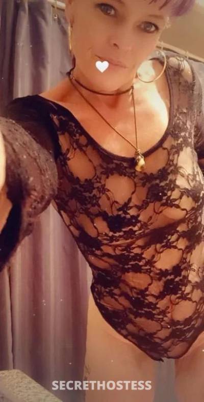 44 year old Escort in Townsville Want me on my knees if I do then u have to fuck me