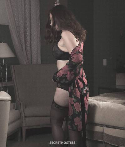 39 Year Old Asian Escort Edmonton Redhead - Image 7