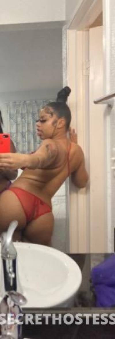 21 year old Escort in Los Angeles CA hey babes im starr double R with the sex appeal