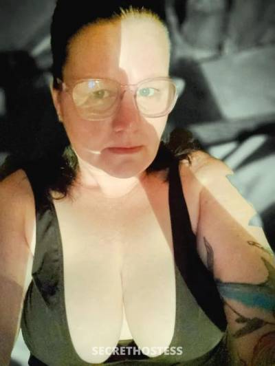 Busty aussie chick needing some financial assistance in Perth