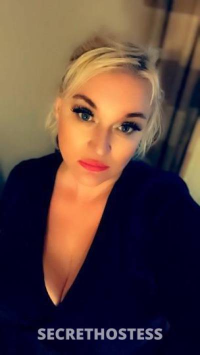 35 year old Escort in Racine WI Brrrrr! It’s cold, come meet Viking Barbie in her jaccuzi 