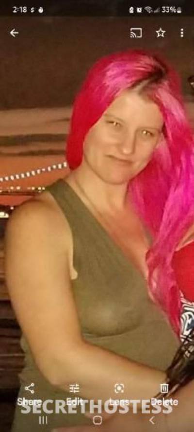 38 year old Escort in Staten Island NY heyyyy im gina the throat goat lets have some fun