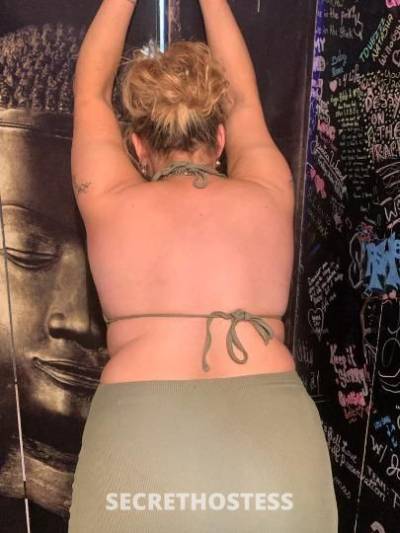 37 year old Escort in Kitchener ??Succulent Seductress? **SARA** is offering duos with her 