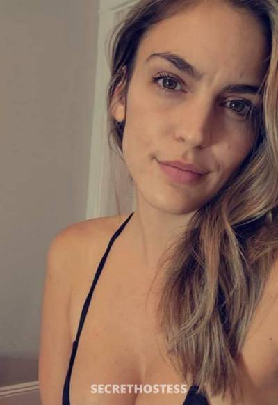 24 year old Asian Escort in Cariboo I’m available for both incall and out