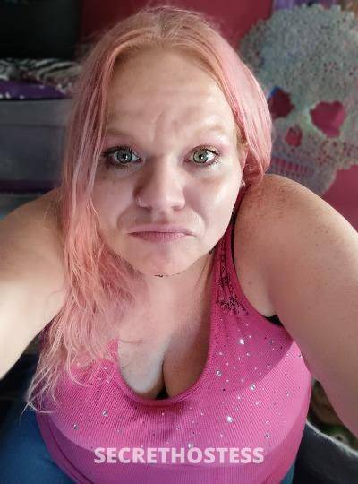 42 year old Escort in Cincinnati OH Im alone and wet like it is outside. I want you to make me 