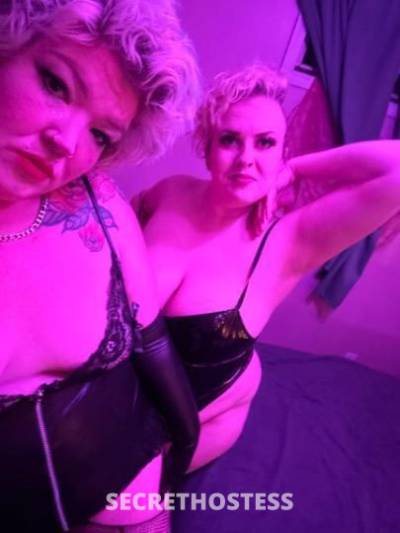 35 year old Escort in Edmonton ????2-bbw-pawgs