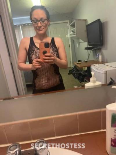 30 year old Escort in Edmonton Sick of mediocre servicecum put me to the test, you'll 