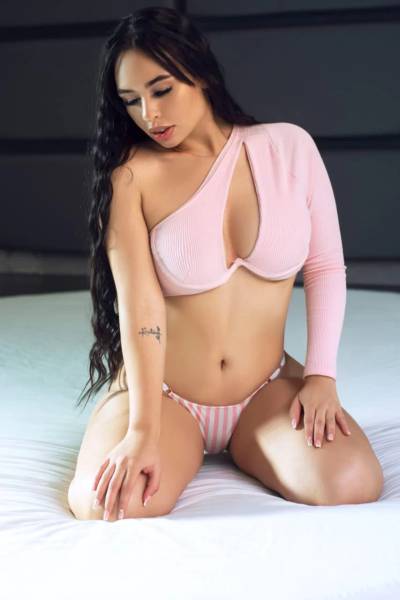 23 Year Old Colombian Escort Buenos Aires Brunette - Image 3