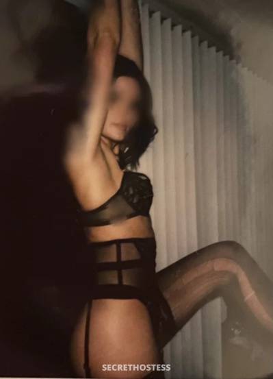 25 Year Old Escort Vancouver Brunette - Image 8