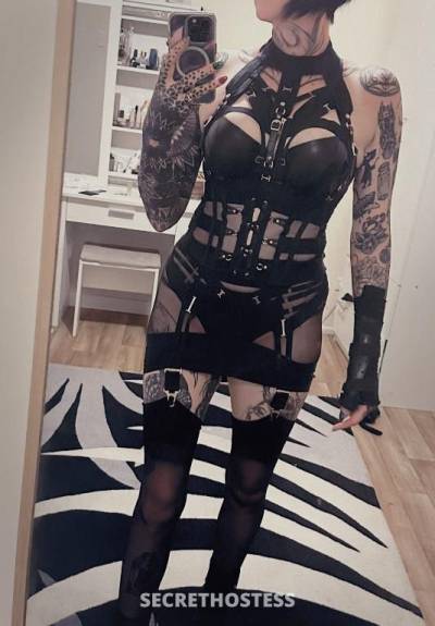 Gothic alternative babe - AUSSIE - Inked MILF in Brisbane