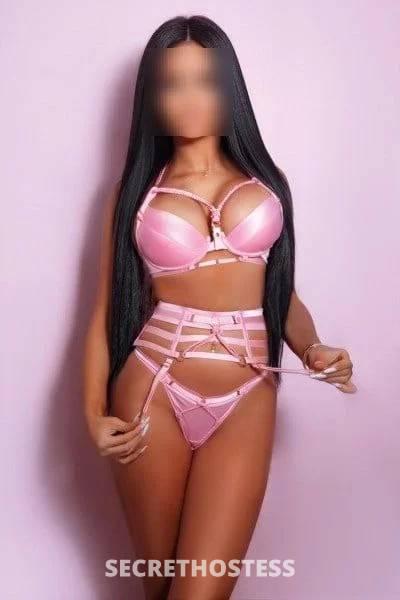 25 Year Old Escort Düsseldorf Brunette - Image 2