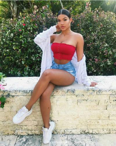 29 year old Escort in Muscat Passionate Escort Ava, Ready Now