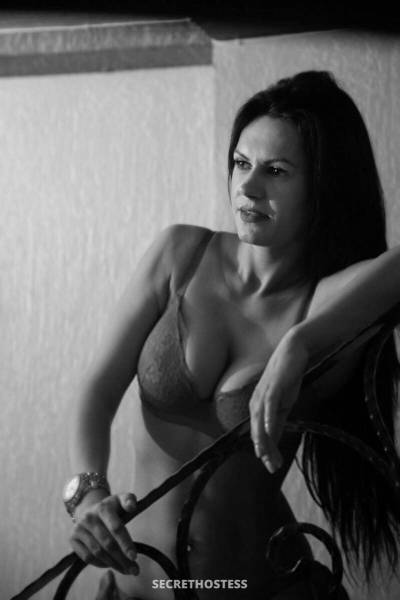 31 Year Old Escort Dubai Brunette - Image 1