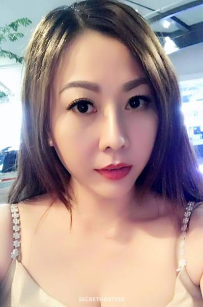 Hana Vietnamese Escort Face Sitting Foot fetish Massage in Abu Dhabi