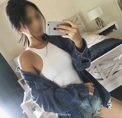 Enthusiastic Escort Megan's Kissing Pleasure in Bangkok