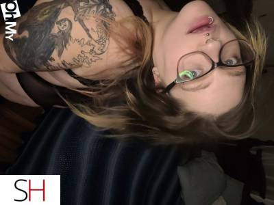 28 year old Asian Escort in Kitchener Horny Nympho Needs Cock