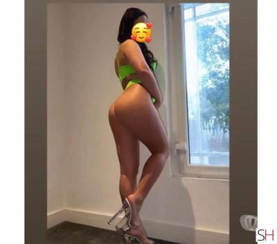 25 year old Escort in Crawley West Sussex NEW SPECIAL ESCORT MODEL FOR YOU GUYS, Independent