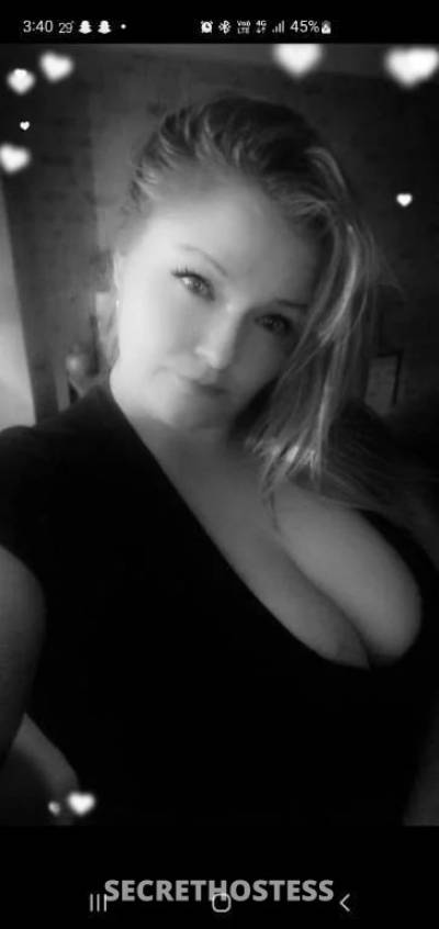 Curvy mature woman keen to play and try new things in Canberra