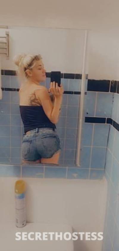 27 year old European Escort in Winnipeg Your sexy next door babe wheres daddy