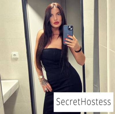 35 Year Old European Escort Frankfurt am Main Brown Hair Brown eyes - Image 1