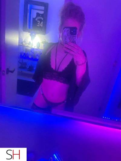 Sexy blondy hot hot hot Kimxxx in Longueuil
