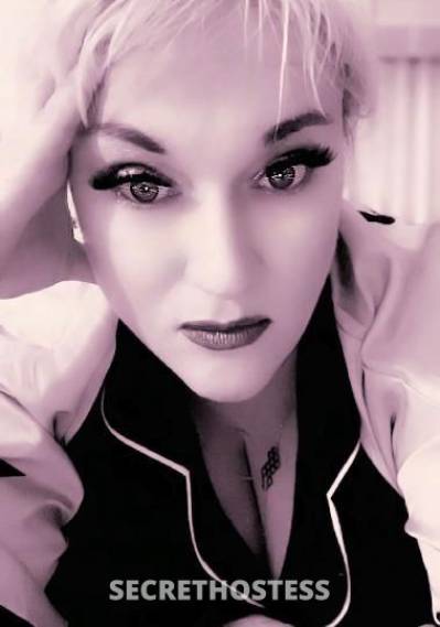 35 year old Escort in Racine WI It’s cold as heck outside! Wanna use Viking Barbie’s 