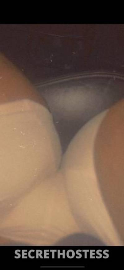 23 year old Escort in Chicago IL big and juicy