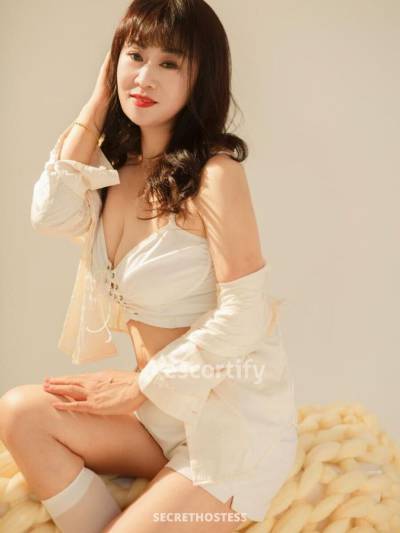 28 Year Old Chinese Escort Hamilton - Image 1