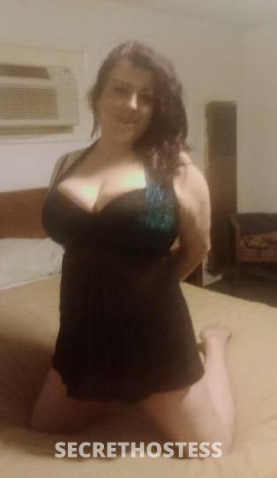 33 year old Escort in Racine WI holiday specials qv n hhr ...lemme satisfy your needs babe