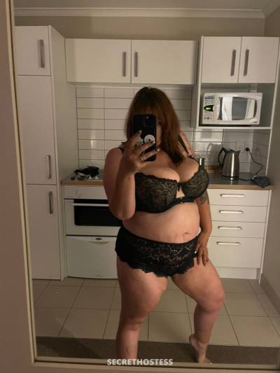 36 Year Old European Escort Wellington Brunette Green eyes - Image 1