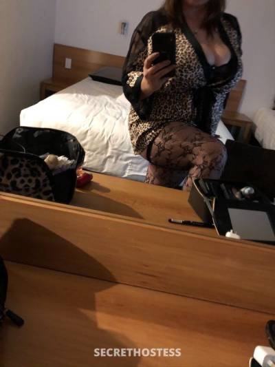 36 Year Old European Escort Wellington Brunette Green eyes - Image 5