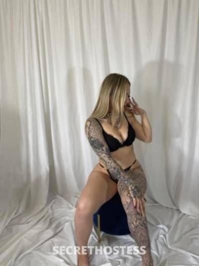 Big booty tattooed blonde in Phoenix AZ