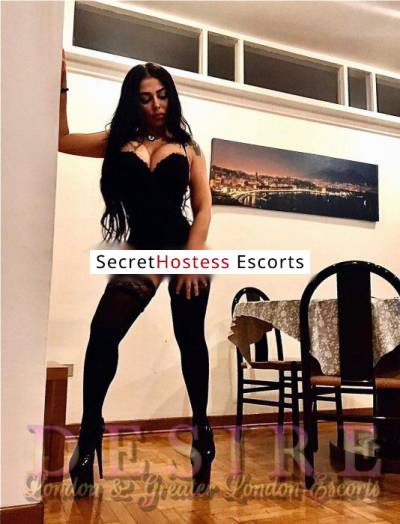 25 year old Italian Escort in London Lucy