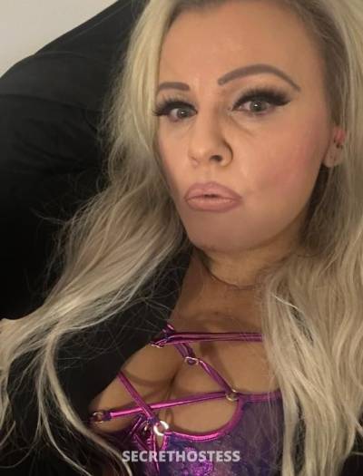 38 year old Escort in Perth Cosmo blonde minx 5 star