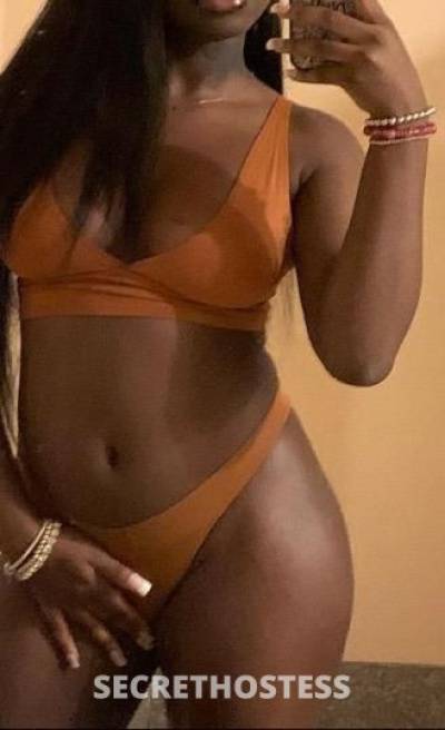 23 year old Escort in Racine WI fun with Chocolate Glaze