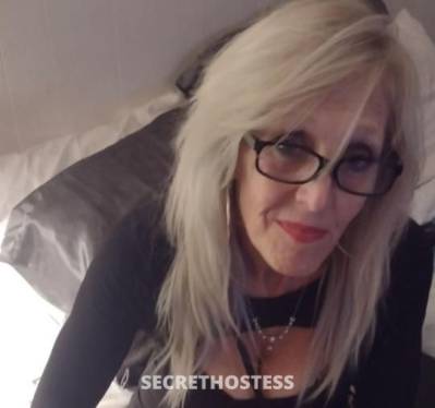 50 year old Escort in Lexington KY Christmas eve! ! dont be naughty, or santa might not be so 