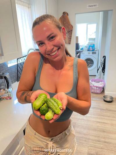 25 year old Caucasian Escort in Beckley WV Bath Tub Stress Relief
