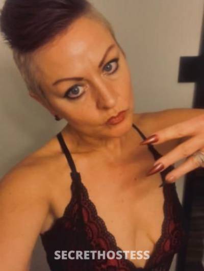 47 year old Escort in Madison WI ??pssing through madison this evening. only for a good time 