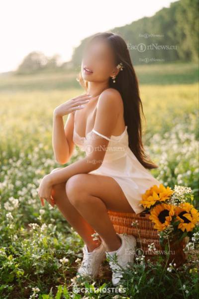 19 Year Old European Escort Barcelona Brunette - Image 7