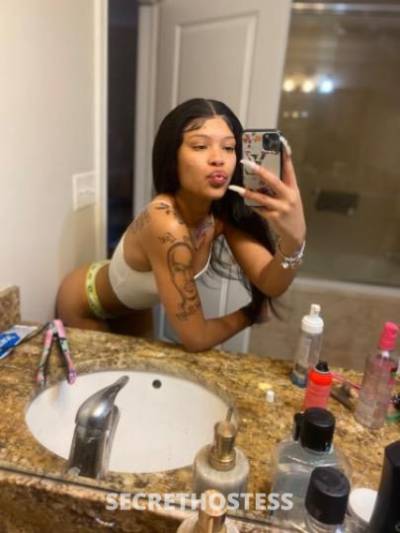 24 year old Escort in Chicago IL Pettite W A Body